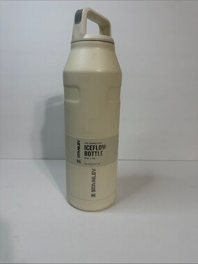 Stanley Cream IceFlow Stainless Steel Bottle with Handle
